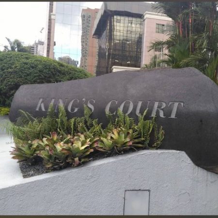 飞车党在makati Chino Roces Ave路Kings Court Building 附近遭遇骑车党抢劫手机